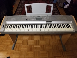 Keyboard Piano Professional YAMAHA Portable Grand DGX-500
