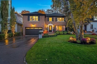 Lawrence Park Neighbourhood On One Of The Most Desirable Streets!