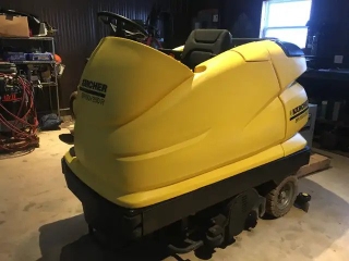 Karcher B250 R100 ride on scrubber and charger on 71 hours