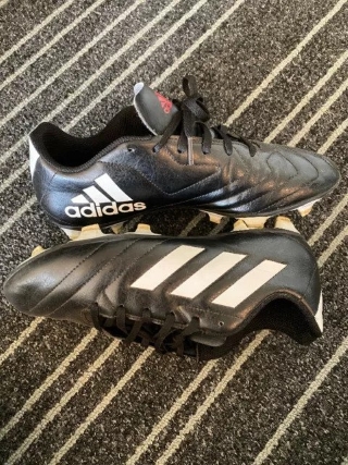 Mens size 8 Adidas Soccer cleats